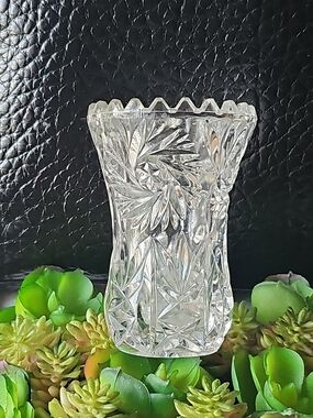 Vintage Clear Crystal Cut-Glass Floral Pattern Bud Vase 3.5" Tall